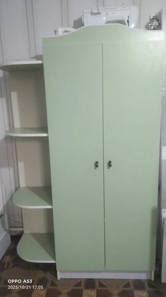Шкаф и кровать