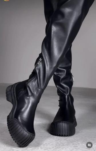 Продам сапоги, срочно! Натуральная кожа, демисезон.