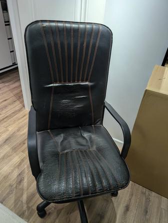 Офисное/компьютерное кресло, кожзам