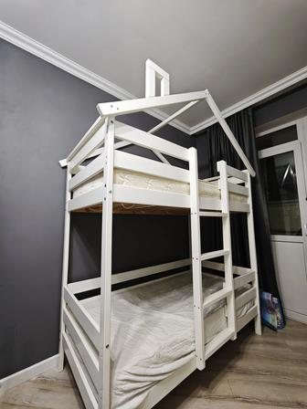 Двухъярусная детская кровать (домик)
Цена 85 000 тг с матрасами отдам