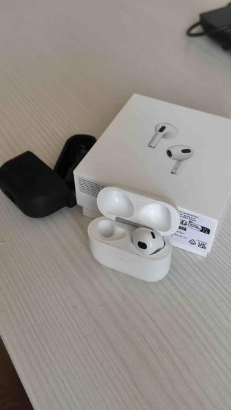 AirPods 3 оригинал кейс и правый наушник