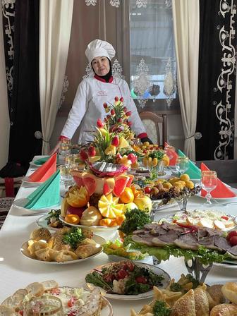 Плов узбекский 2000 адамға . Выпечки. Салаттар. .