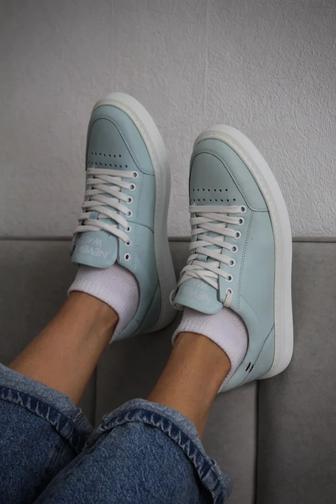 Кожаные кроссовки