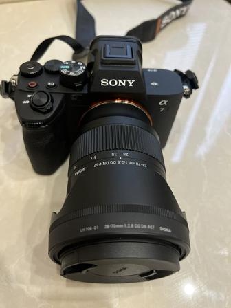 Фотоаппарат Sony A7 IV Body 
и объектив Sigma 28-70mm f/2.8
для Sony