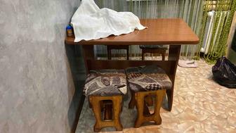Срочно продам стол с табуретками