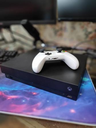 Игровая консоль Xbox One X 1 ТB