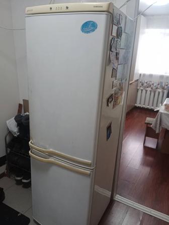 Продам холодильник