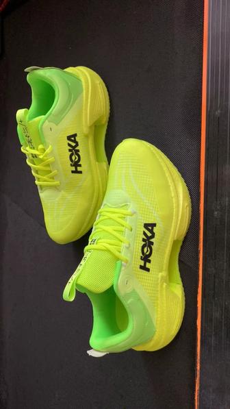 Продам кроссовки Hoka ( новые)