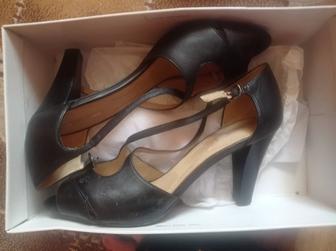 Босоножки на устойчивом каблуке