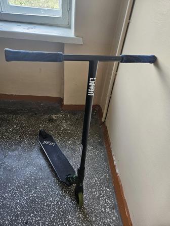 Продам трюковой самокат Limit