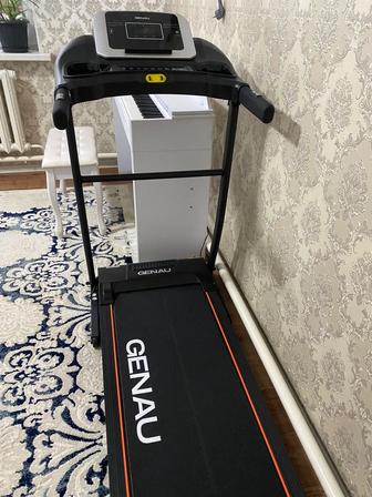 Продам беговую дорожу GENAU