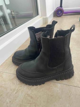 Продам кожанные детские зимние сапожки