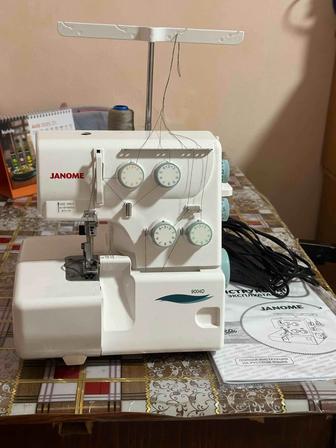 Бытовой оверлок Janome 9004D