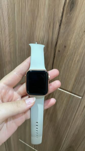 Продам часы Apple Watch 40 мм