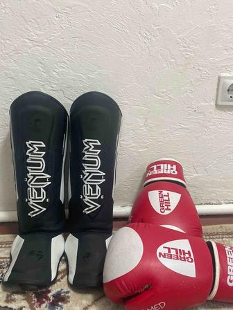 Перчатки и Футы