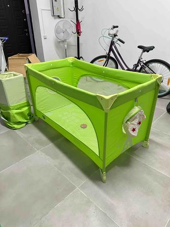 Продам детский манеж б/у