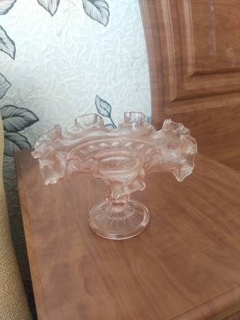 Антикварная ваза розовае стекло 1901 год выпуска