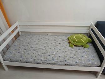 Продам кровать , ширина 90 см длина 180 см