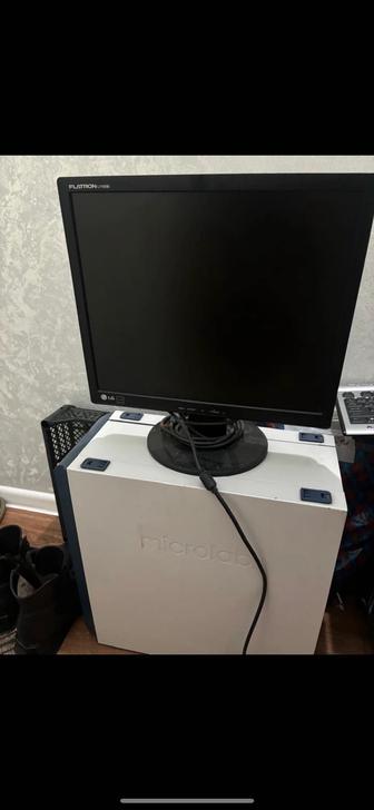 Компьютер в сборе (монитор, клавиатура, системный блок) на запчасти