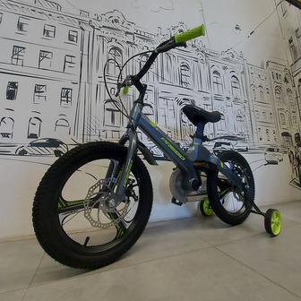 Легкий Детский велосипед. Литые диски размером 16. Двухколесный.