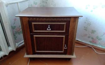 Прикроватные тумбочки 2шт б/у