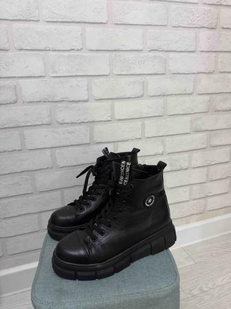 Продам зимние сапоги 38 размер натуральная кожа