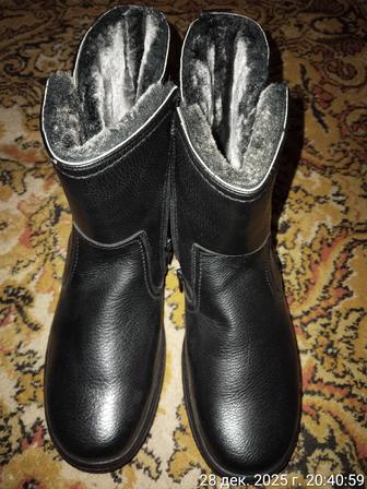 Продам мужские сапоги новые 45 размер