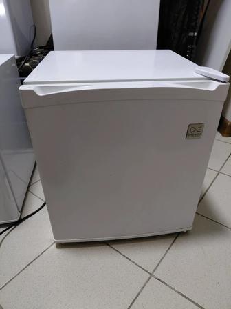 Продам холодильник офисный