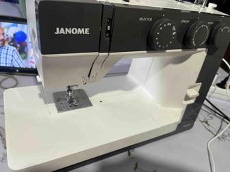 Бытовая швейная машинка