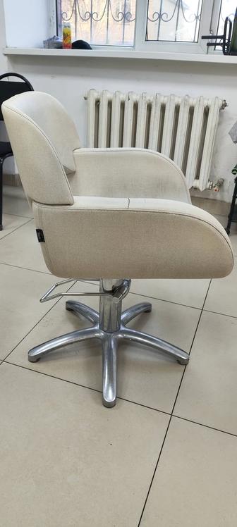 Кресло для парикмахерская