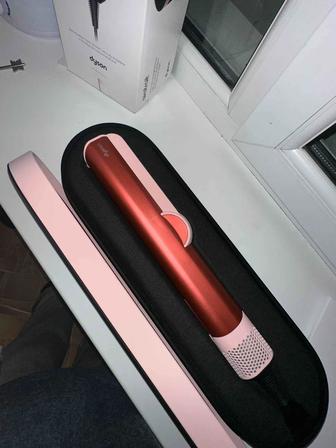 Срочно Продам стайлер-выпрямитель Dyson Airstrait