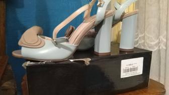 Продам босоножки на классном каблучке