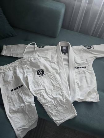 Продам кимоно белое М2