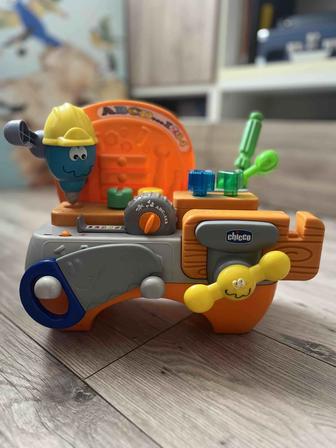 развивающая игрушка от итальянского брендаChicco - Talking Carpenter