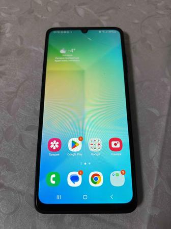 Продам Самсунг галакси А06 в хорошем состоянии без царапин есть коробка