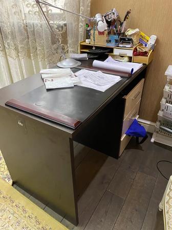 Продается письменный стол