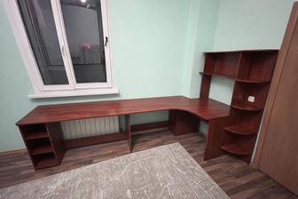 Большой угловой компьютерный стол, натуральное дерево/ЛДСП