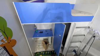 Продается двухъярусная детская кровать