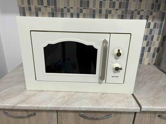 Встраиваемая микроволновка Gorenje.