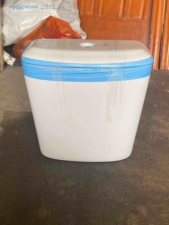 Продается новый бачок для унитаза с комплектующими