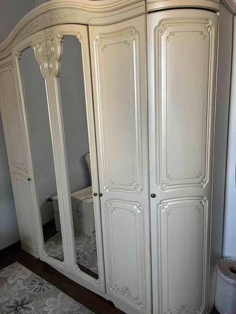 Продаю спальный гарнитур