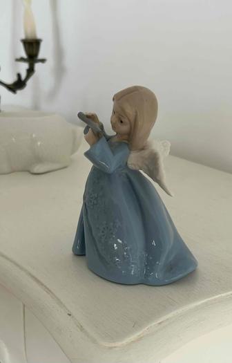 Фарфоровая фигурка