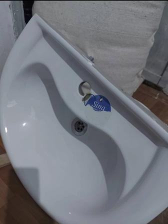 Продам раковину в комплекте новую.
