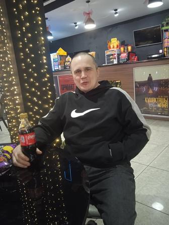 Кидаю уголь ,пилю дрова