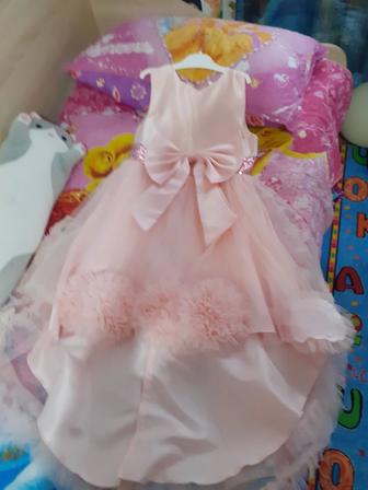Продам платье для девочек нарядная.