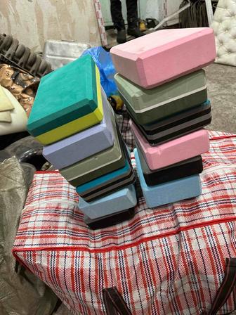 Кубики , коврики , гантели , резинки , утяжелители