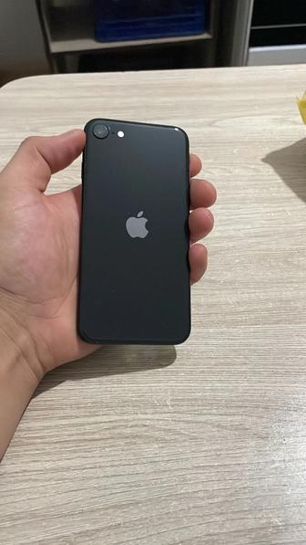 Айфон се 2020