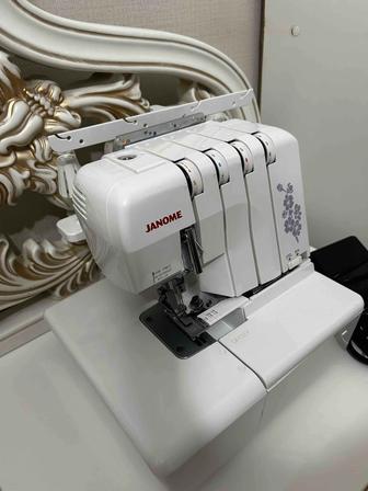 Продам швейный оверлок Janome Samurai 1000