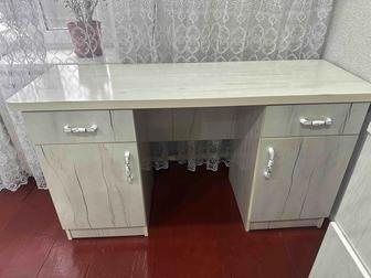 Продам компьютерный стол