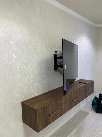 Установка кронштейна и крепление телевизора на стену.